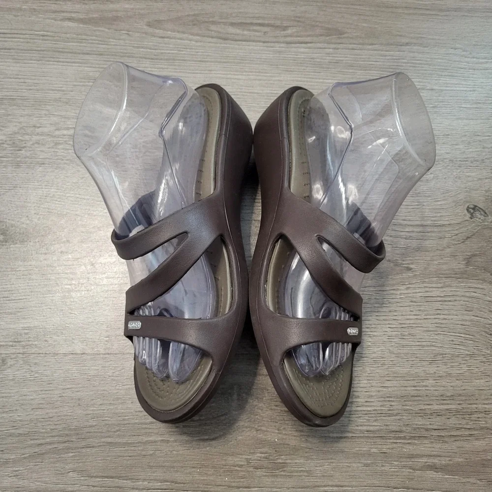 CROCS women size